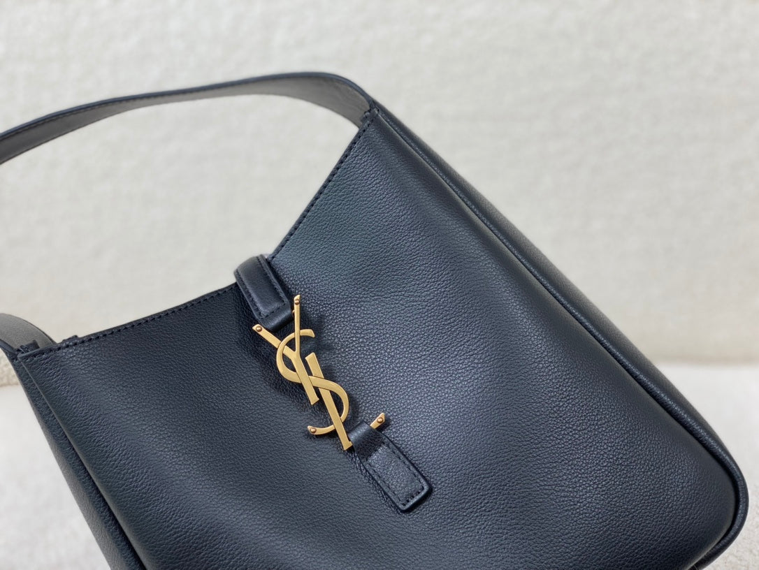 YSL Le 5 A 7 Supple Small Grained Leather Black 23 x 22 x 8.5cm