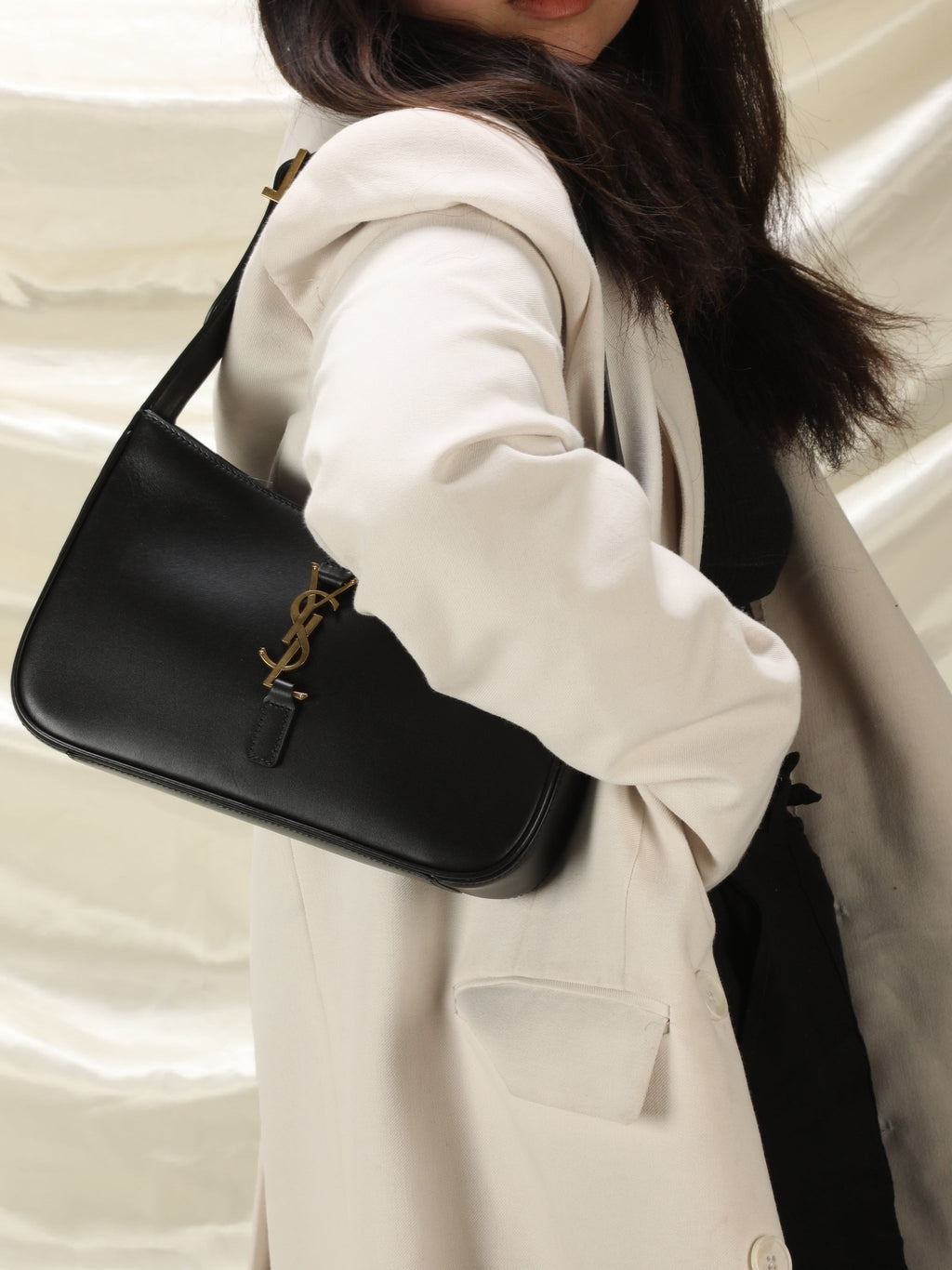 Saint Laurent Le 5 ¨¤ 7 Hobo Bag In Patent Leather - Black - Women